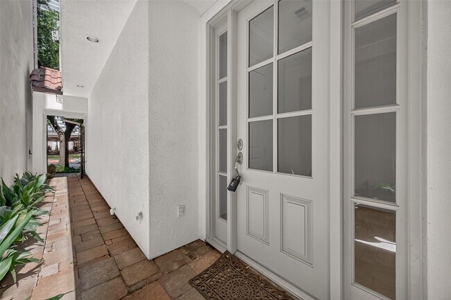 Building Photo - 2907 Argonne St