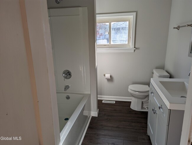 Building Photo - 73 Vly Rd