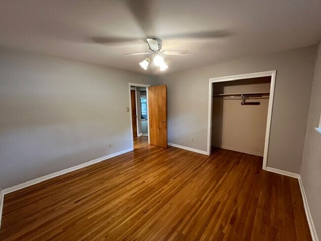 Building Photo - Very Nice 3 Bedroom 2 Bathroom House near the University of Arkansas Little Rock