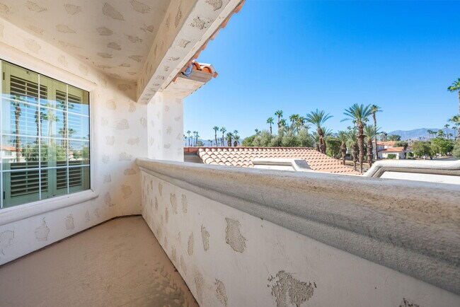 Building Photo - 260 Vista Royale Cir E