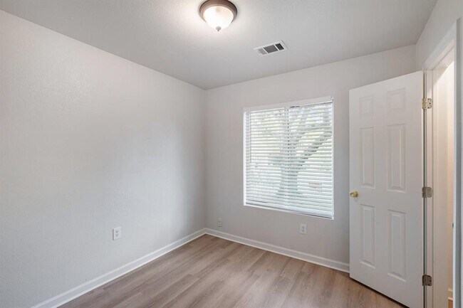 Building Photo - 8408 Staunton Dr