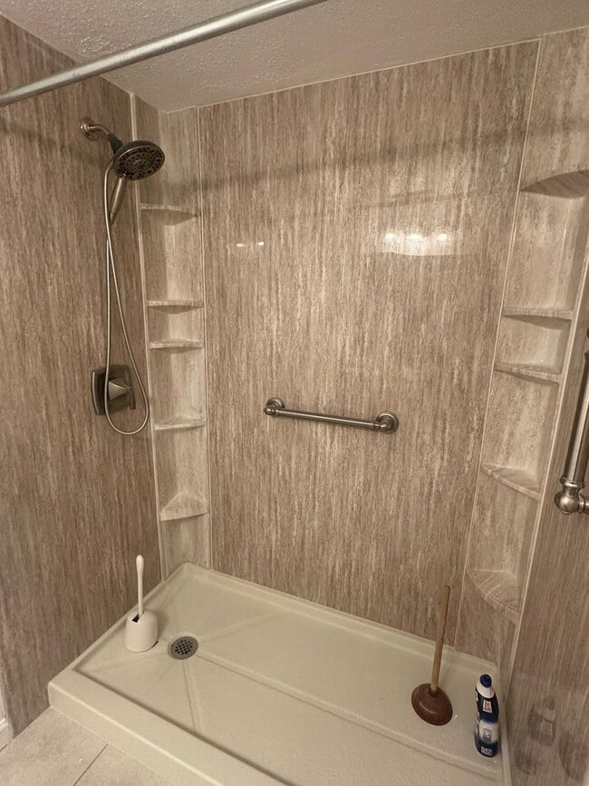 Building Photo - Spacious 2-Bedroom, 2-Bath Condo – Fully R...