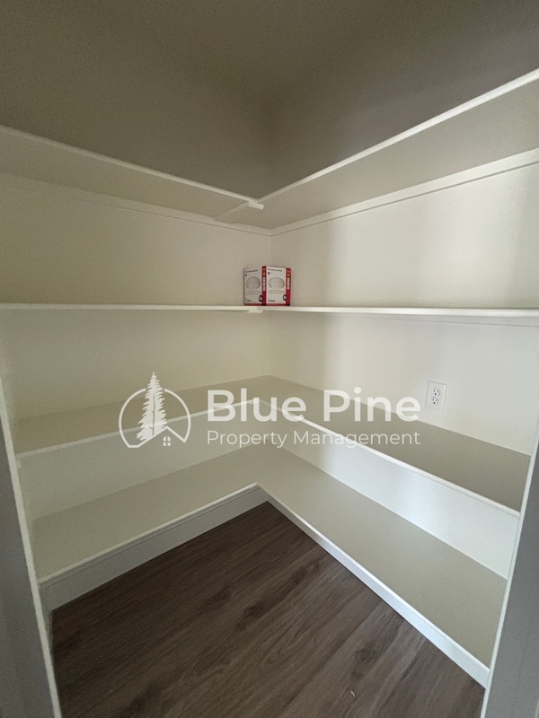 Building Photo - 5133 Beach Dr