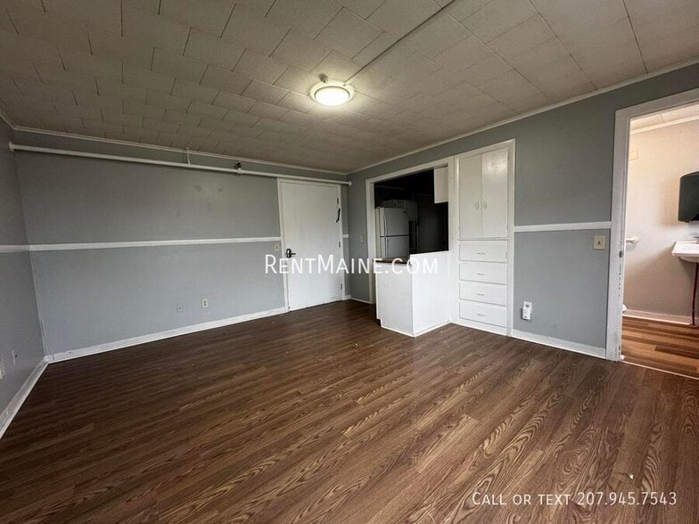 Building Photo - 513 Main St