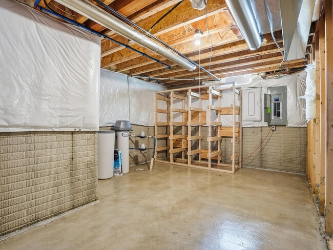 Building Photo - 6246 Hawthorne Ave