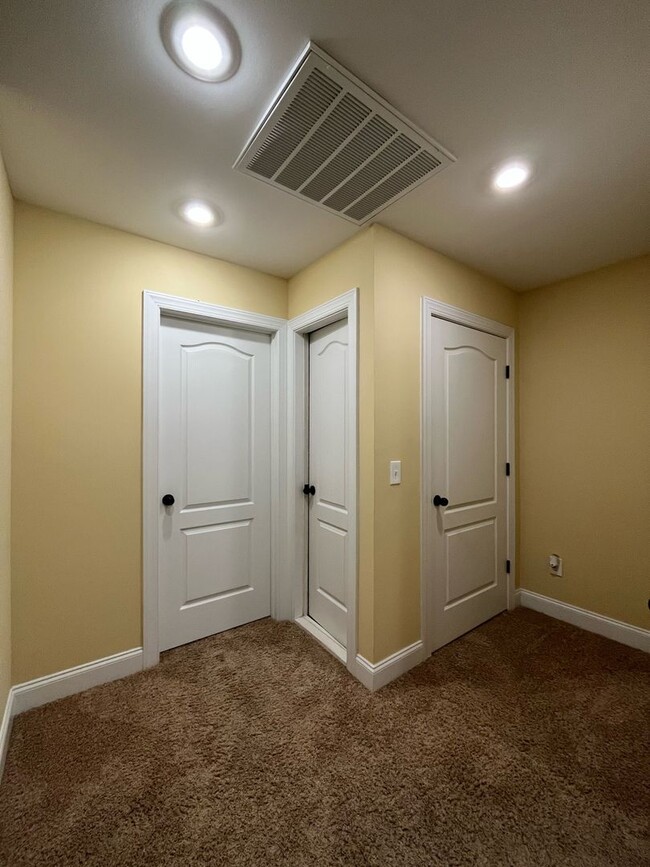 Building Photo - Riegel Pointe