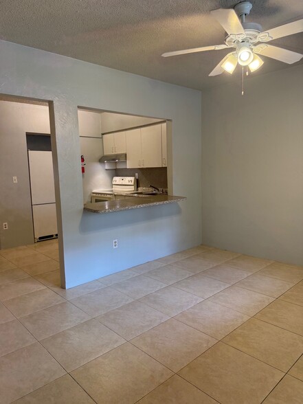 Kitchen - 662 NE 132nd St