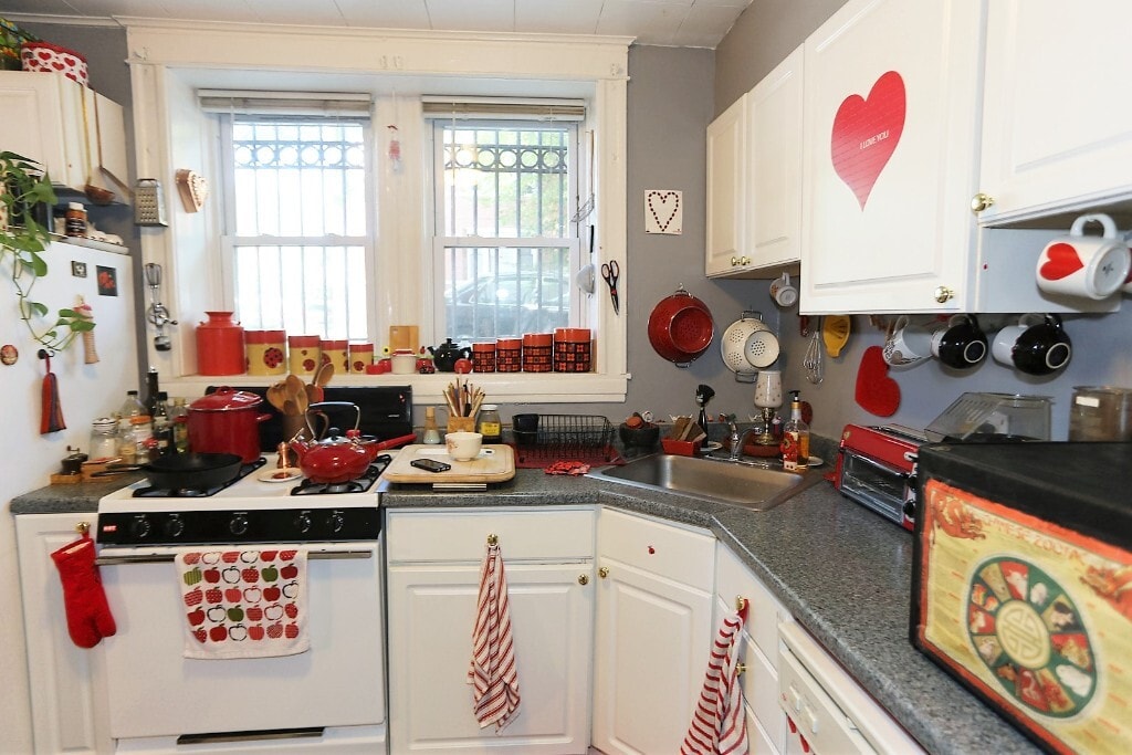 Building Photo - 2647 N Sacramento Ave