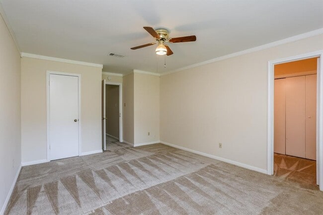 Building Photo - 8215 Wimbledon Ln