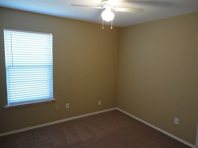 Building Photo - 1409 Ashview Cir