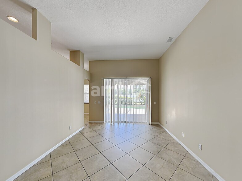 Building Photo - 3106 43rd Ave E