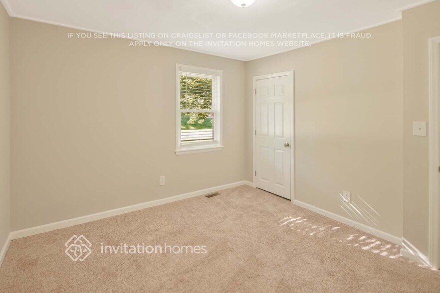 Building Photo - 1424 Sherwood Dr