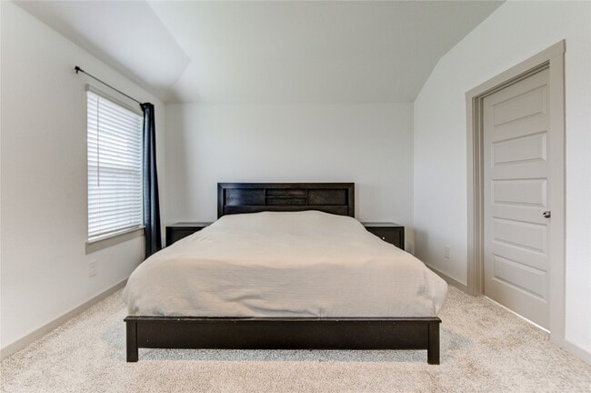 Building Photo - 403 Rain Water Ln