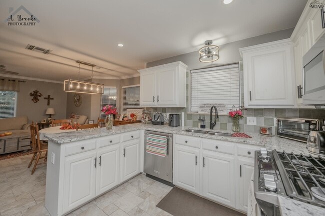 Building Photo - 4901 Belair Blvd