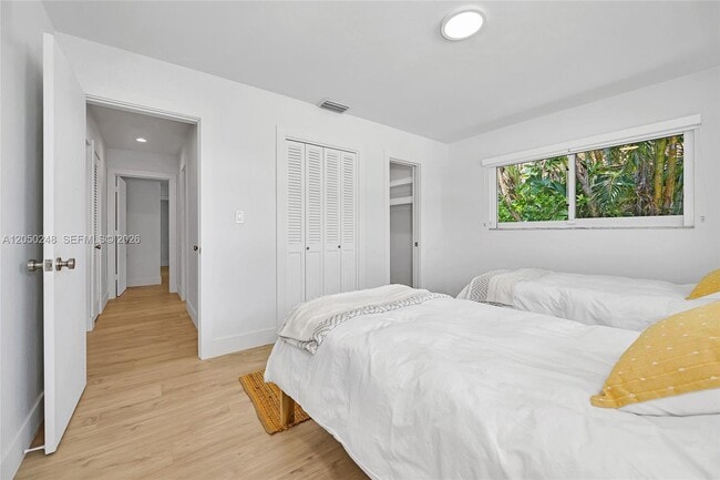 Building Photo - 3110 NE 57th St