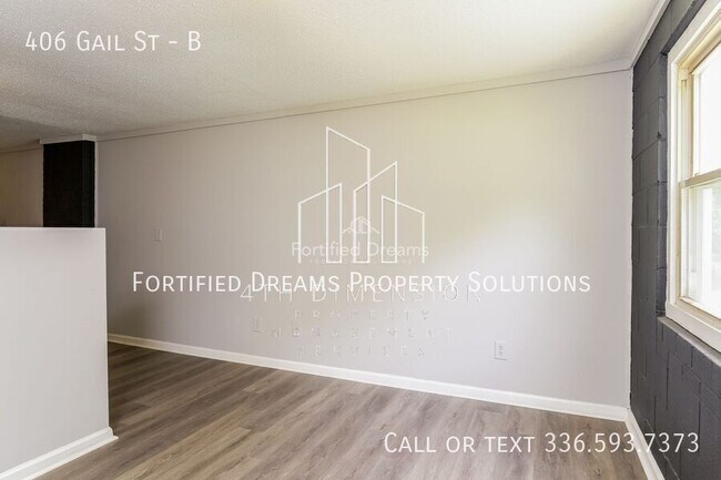 Building Photo - 406 Gail St
