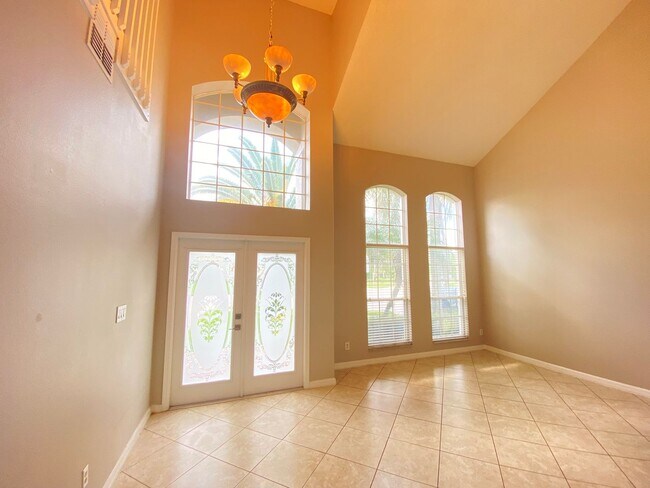Building Photo - Spacious 4/3 Single Family Home!!
