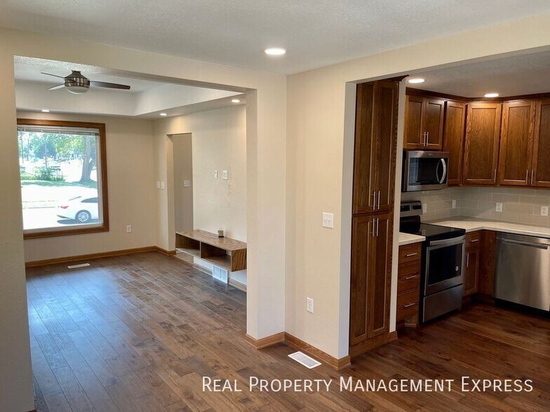 Building Photo - 3 Bedroom 1 Bathroom Home For Rent In Sioux Falls