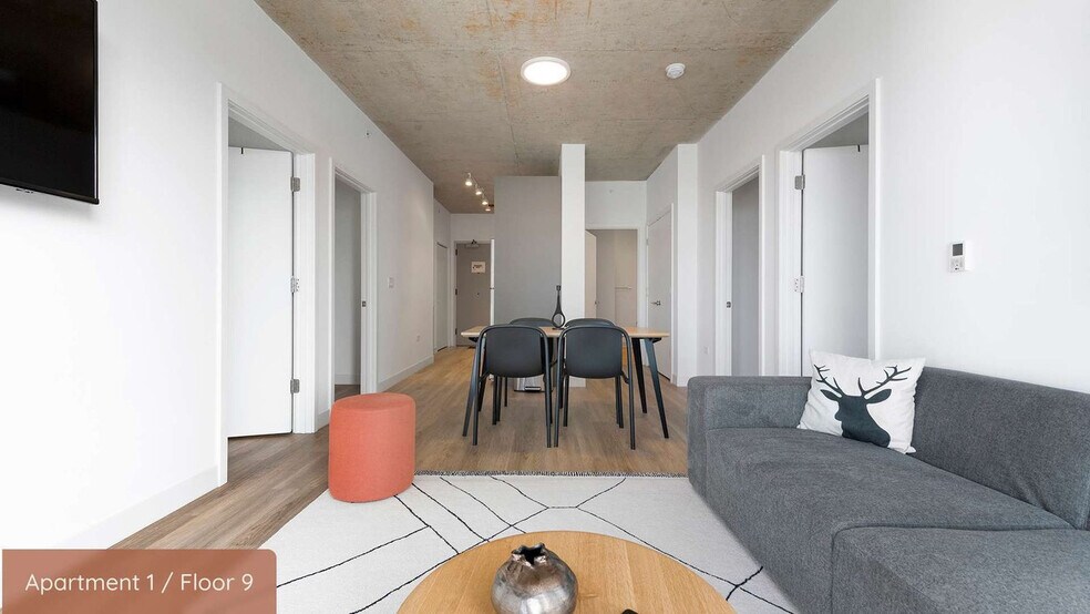 Building Photo - 851 W Blackhawk St