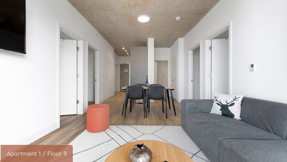 Building Photo - 853 W Blackhawk St