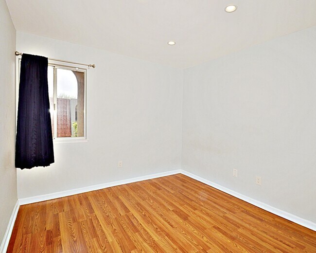Building Photo - 2230 N Indian Canyon Dr