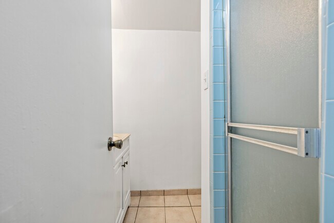 Building Photo - 1223 S Chavez St