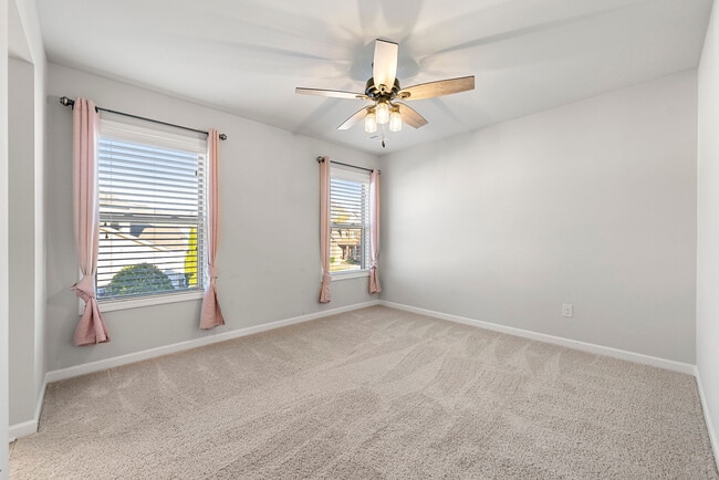 Building Photo - 5230 Scenic Valley Dr