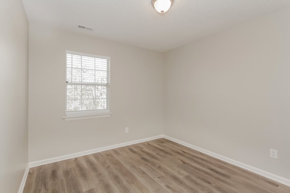 Building Photo - 5013 Farmview Dr