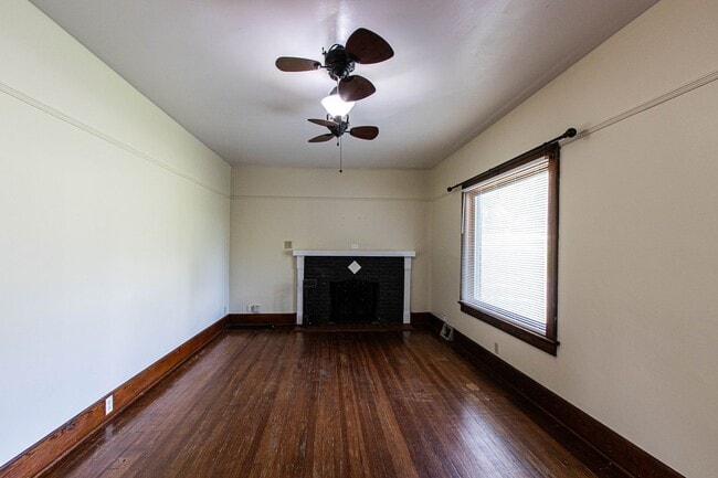 Building Photo - 3 Bedroom Westside House