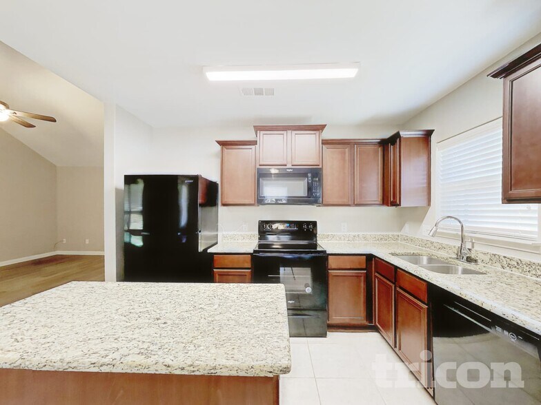 Building Photo - 112 Liberty Ln