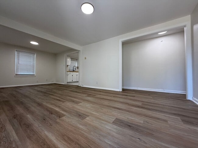 Building Photo - Remodeled 3BD/ 2Bath