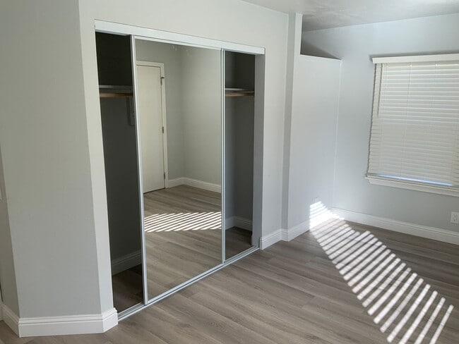 Building Photo - Beautifully remodeled 3 bedroom 2 bath Pin...