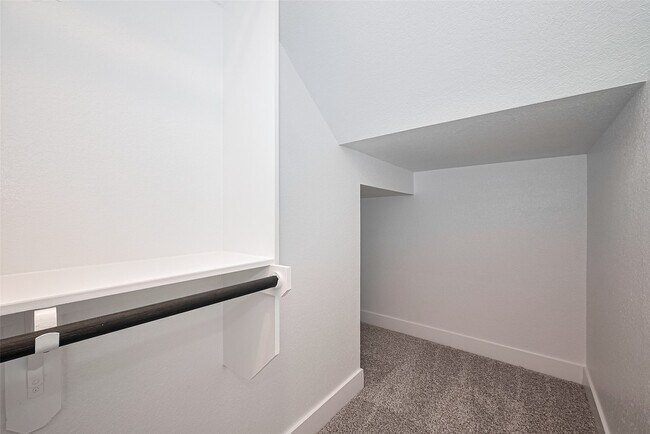 Building Photo - 7746 Meadow Mouse Ln
