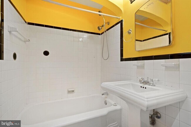 Building Photo - 1403 K St SE