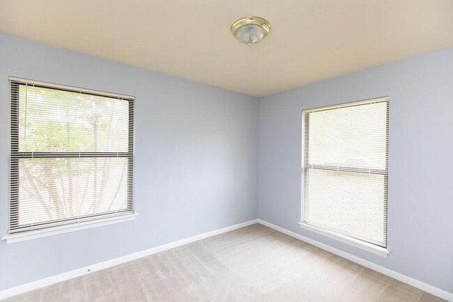 Building Photo - 4619 Raintree Blvd