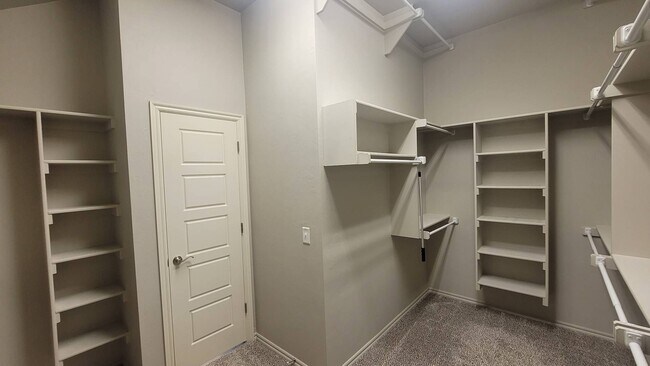 Building Photo - Very Beautiful 4 Bedroom Home in Mustang Schools