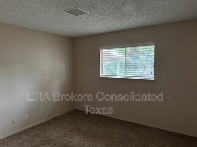 Building Photo - 143 Forrest Trail