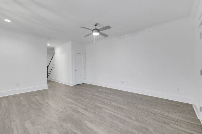 Building Photo - 609 Lee St