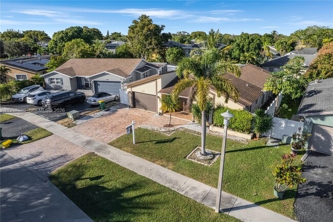 Building Photo - 5821 NW 56th Pl