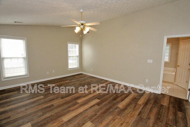 Building Photo - 1490 Creek Pointe Cir