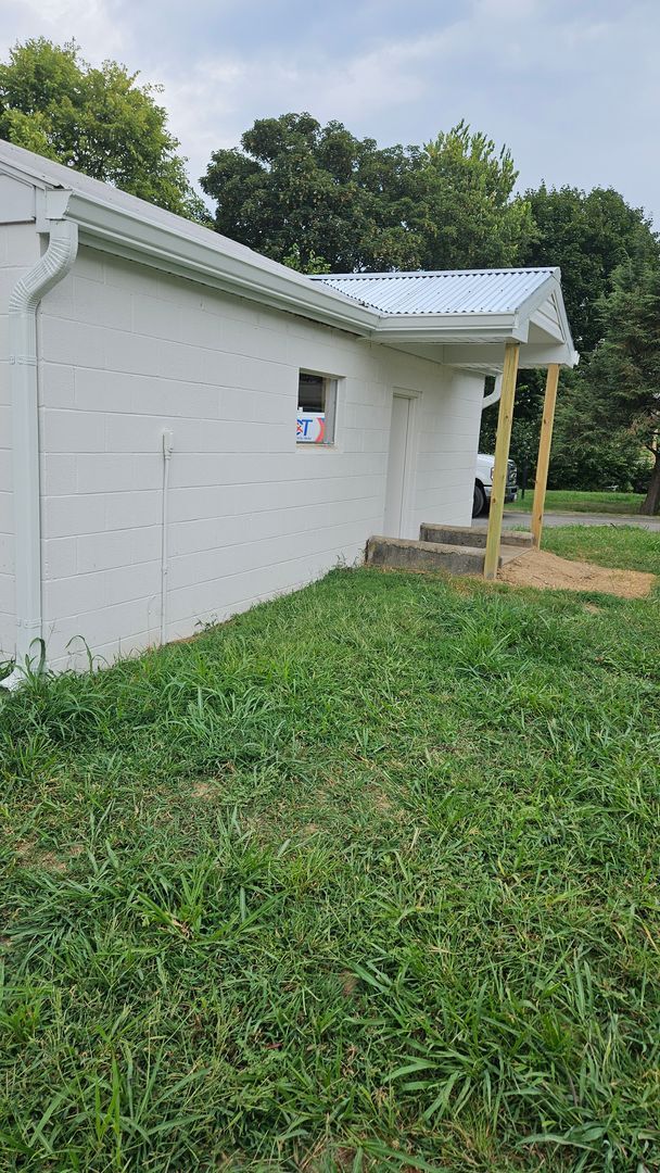 Building Photo - 3 Bedroom Single Family Home