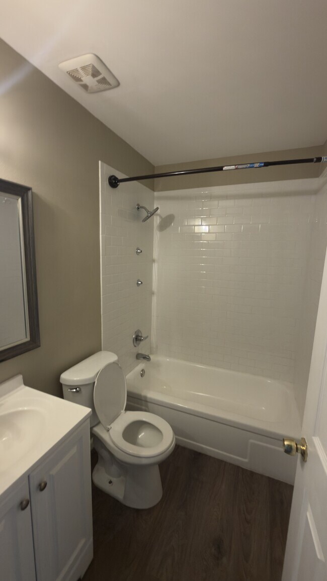 Building Photo - 40 S Hillview Dr