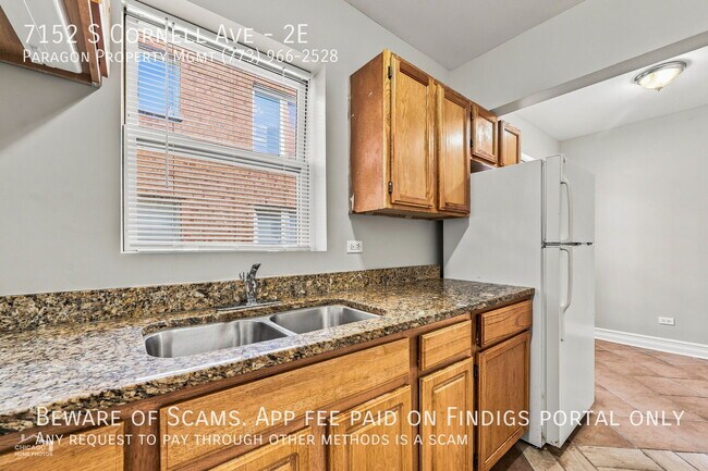 Building Photo - 7152 S Cornell Ave