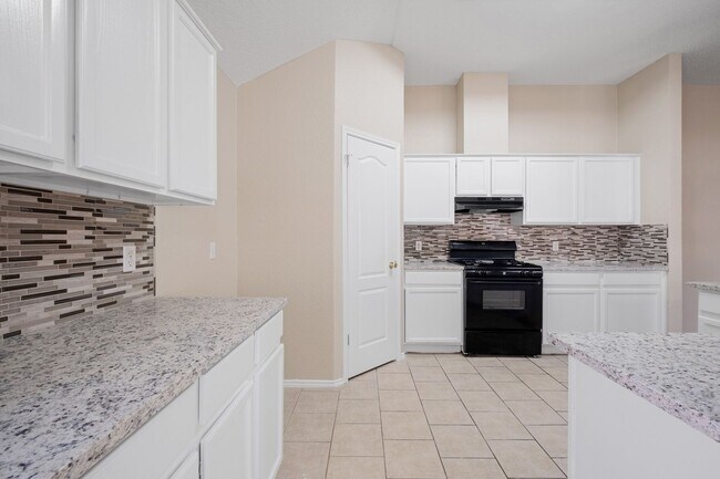 Building Photo - Spacious 4 Bedroom, 2 Bath, 1-Story Home i...