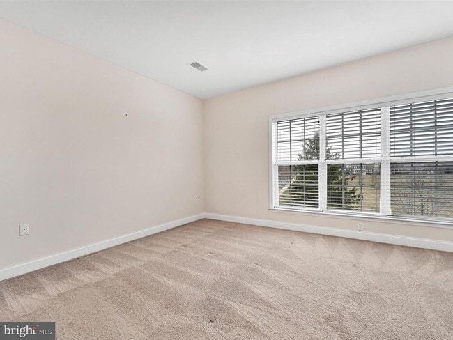 Building Photo - 147 Putnam Way
