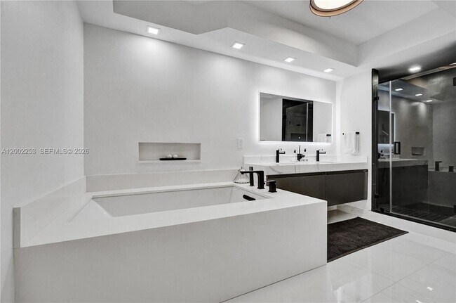 Building Photo - 20281 E Country Club Dr