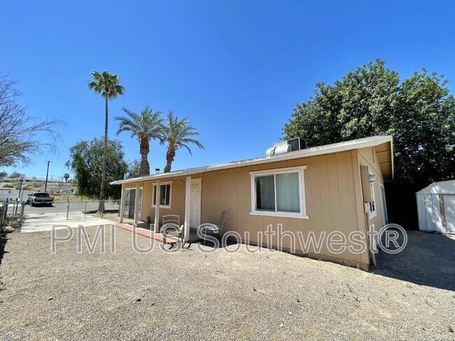 Building Photo - 1435 Bryan Dr