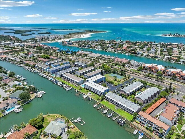 Building Photo - 637 Pinellas Bayway