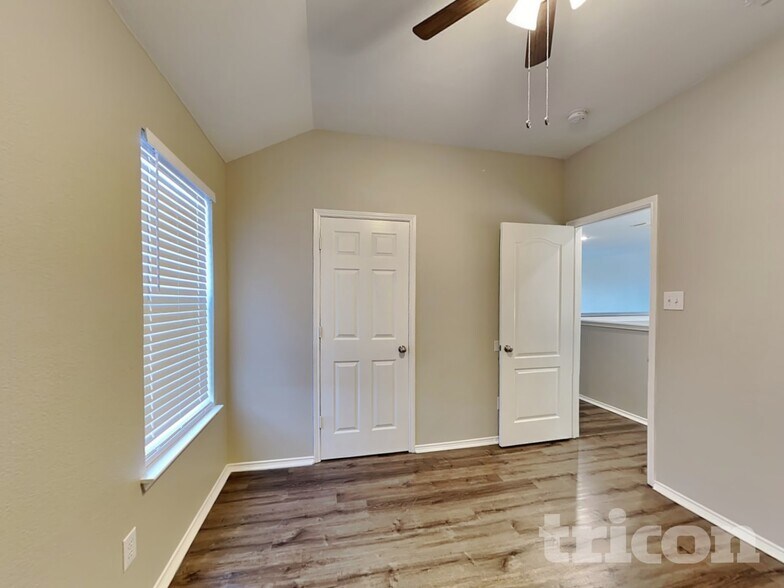 Building Photo - 2784 Sweetbriar Ln