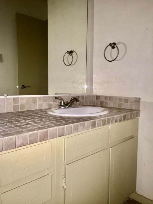 Building Photo - 4433 N Stanton St